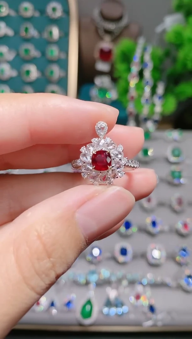 18K金镶嵌18K金戒指红宝石.