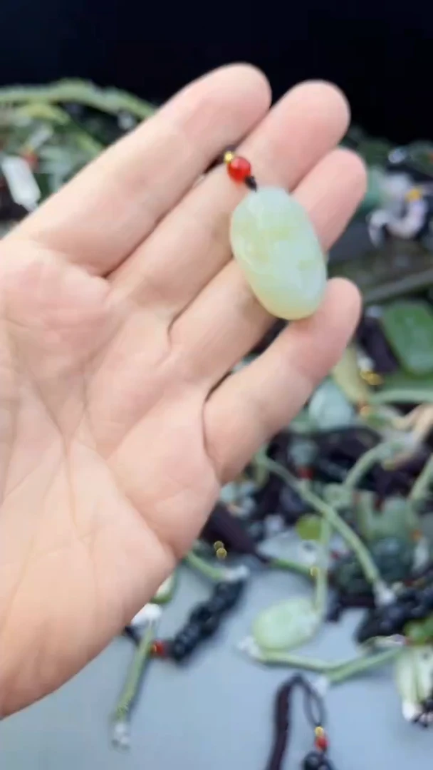 和田玉未镶嵌颈饰多样性发货  拍一发一