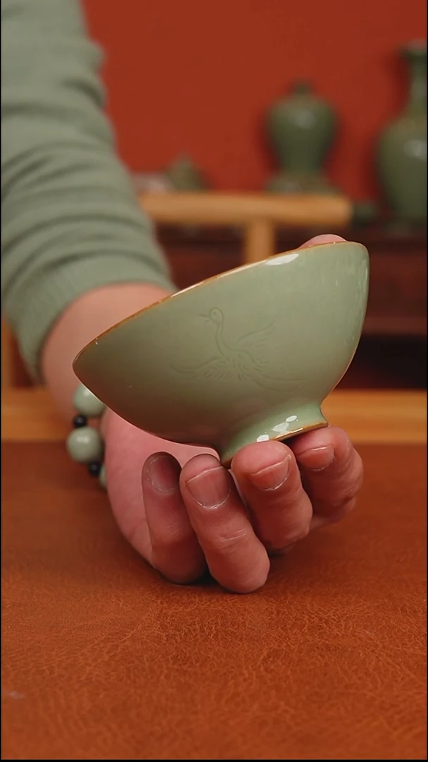 越窑秘色瓷云鹤纹杯全品