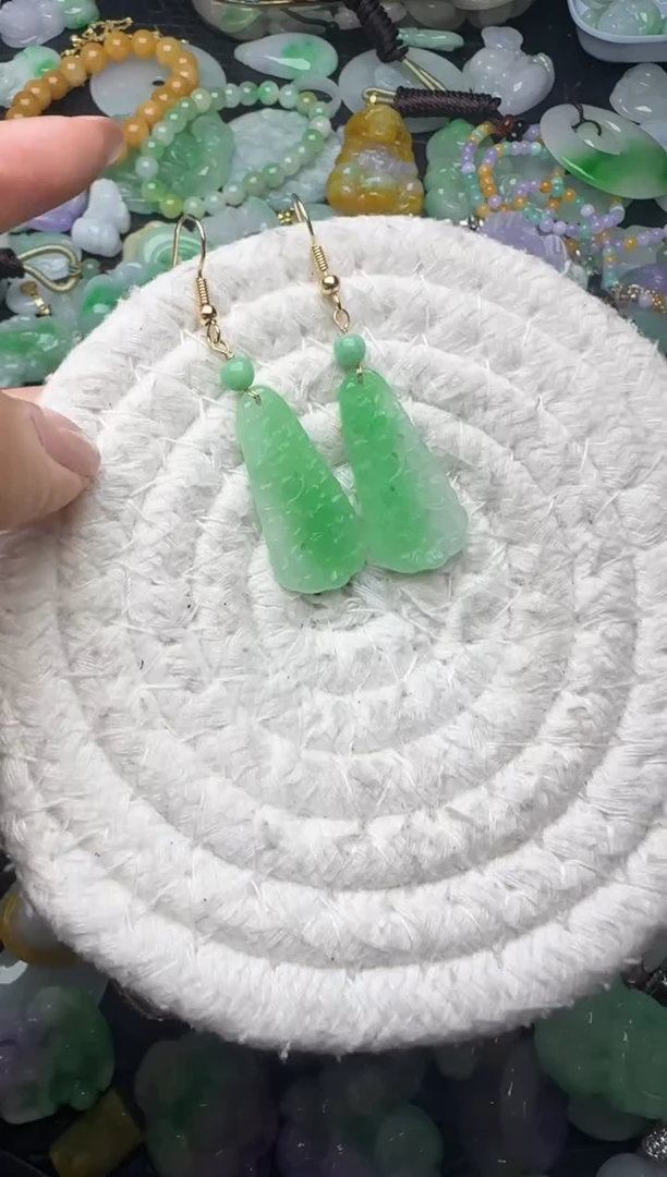 颈饰未镶嵌翡翠缅甸翡翠吊坠