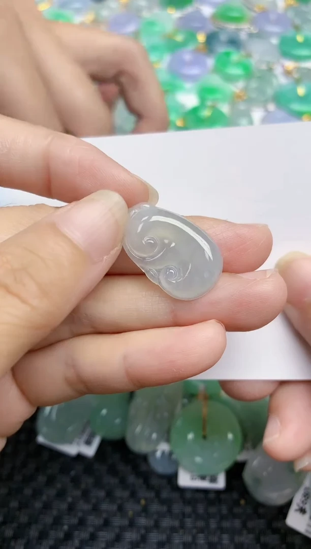 翡翠未镶嵌颈饰天然翡翠A货