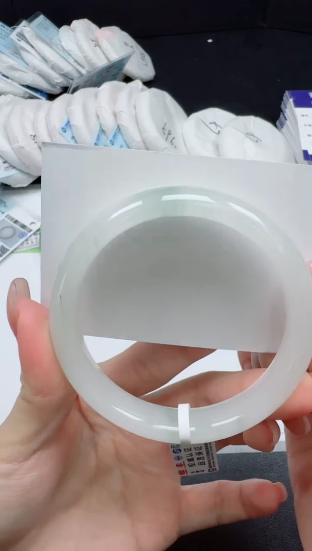 未镶嵌手镯石英质玉020-