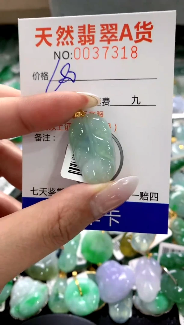 颈饰18K金镶嵌翡翠1111111111111111