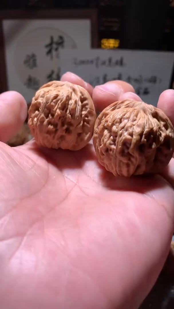 文玩核桃把件【核缘雅趣】38左右汉高楼，同尺寸随机发