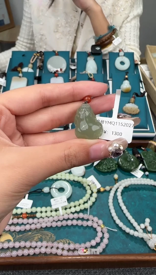 颈饰未镶嵌和田玉吊坠YMQ