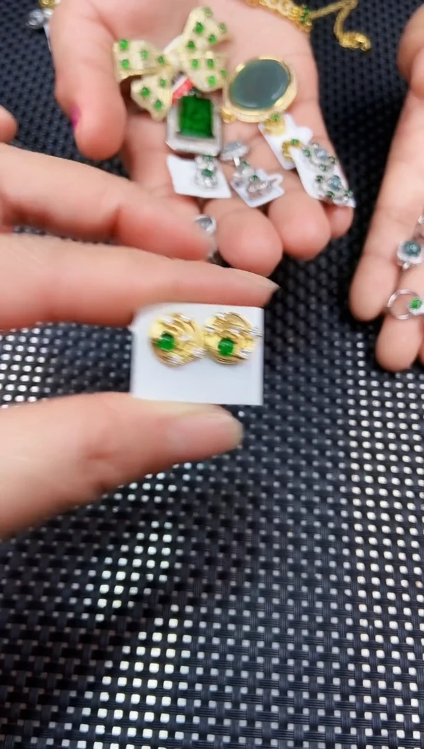 【闪购商品】翡翠耳饰未镶嵌111111111