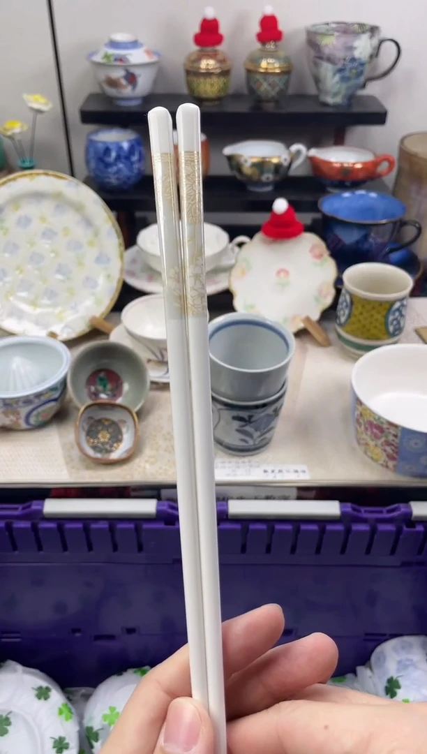 瓷片金色筷子