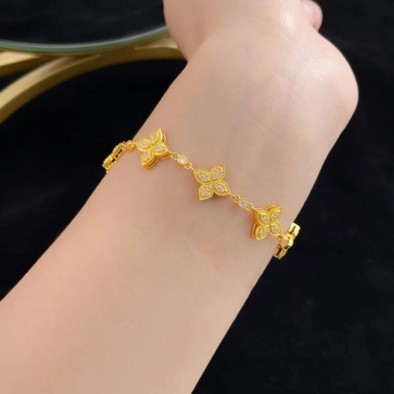 合金锆石手链 金色心尖尖点钻四叶花女款手链轻奢高级感经典时尚