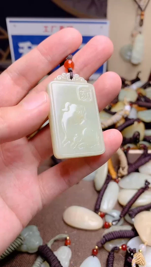 和田玉未镶嵌颈饰1