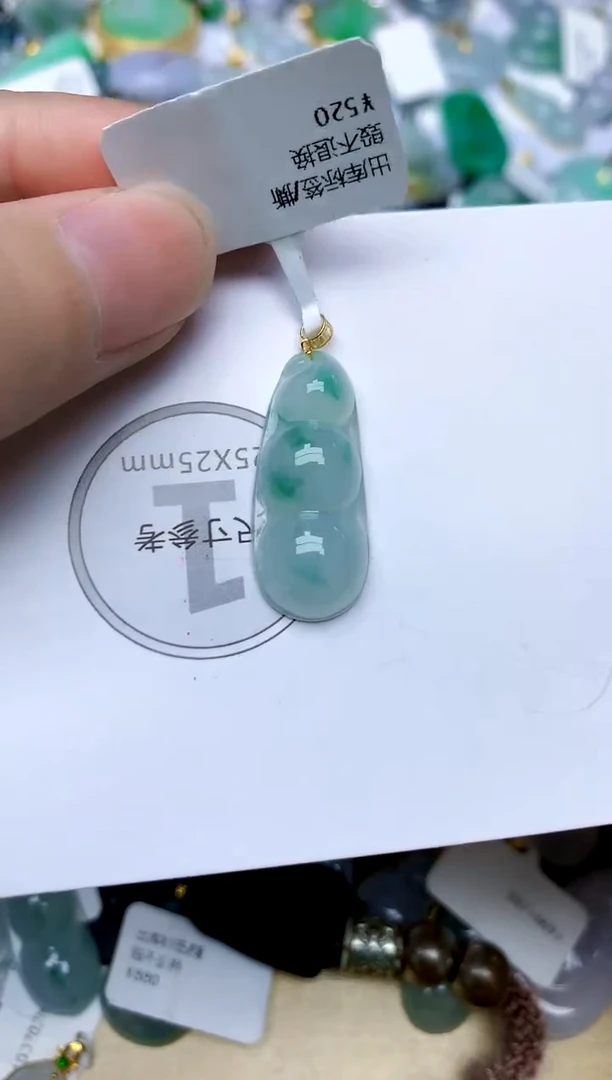 颈饰18K金镶嵌翡翠天然A货翡翠