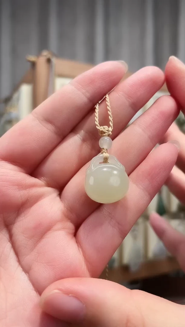 颈饰未镶嵌和田玉青海料叮当福袋18*16*12毫米（微结构）