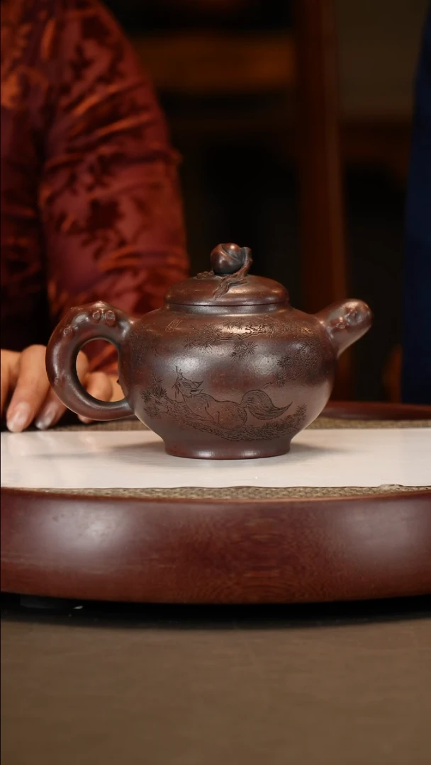 【闪购商品】紫砂茶壶【鲍宜明】古乌泥柴烧寿桃  400CC