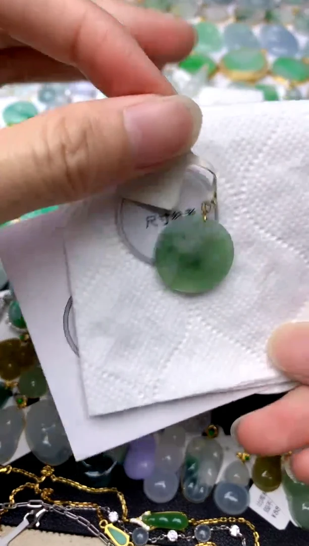 颈饰18K金镶嵌翡翠天然A货翡翠