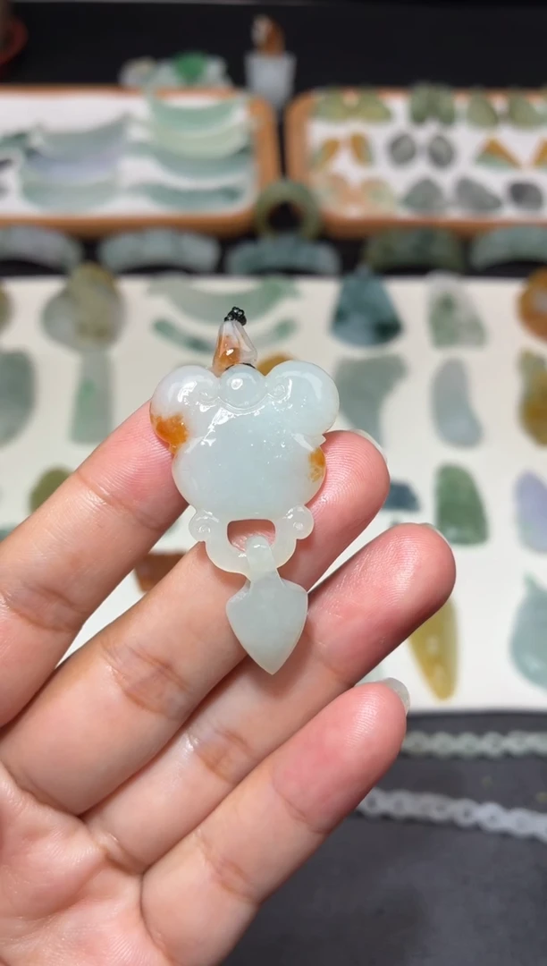 定制翡翠未镶嵌如意