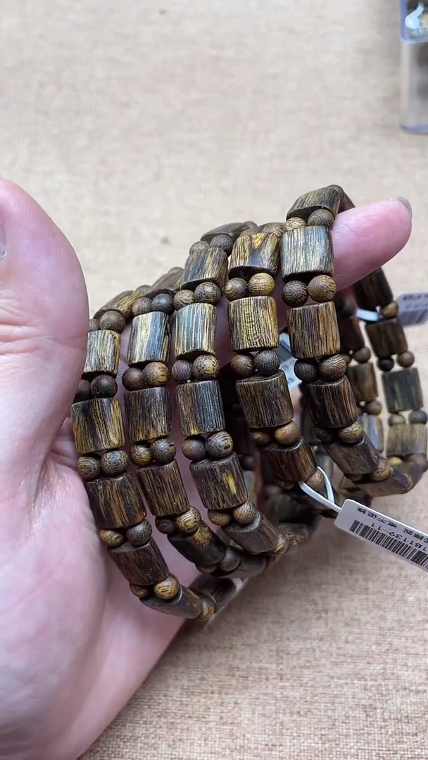 沉香手串红金猊手牌随型单圈多样性发其一
