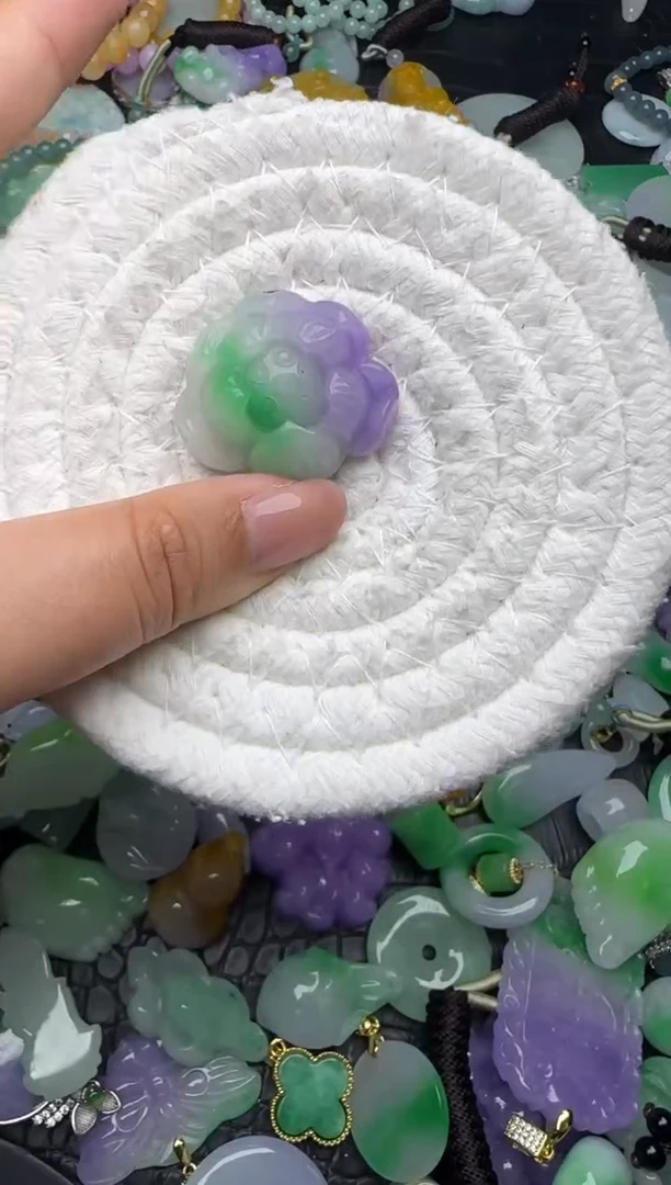 颈饰未镶嵌翡翠缅甸翡翠吊坠