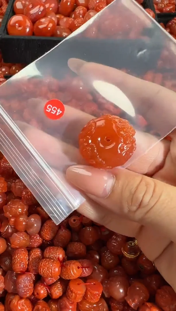 南红玛瑙未镶嵌颈饰1