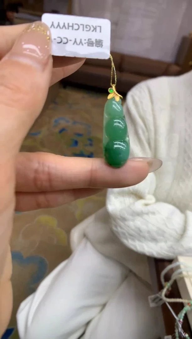 【闪购商品】翡翠颈饰18K金镶嵌福豆