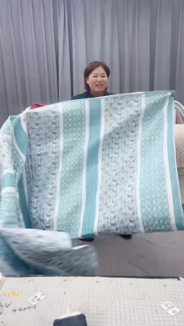 棉蓝色压花水洗棉2.3*2.5