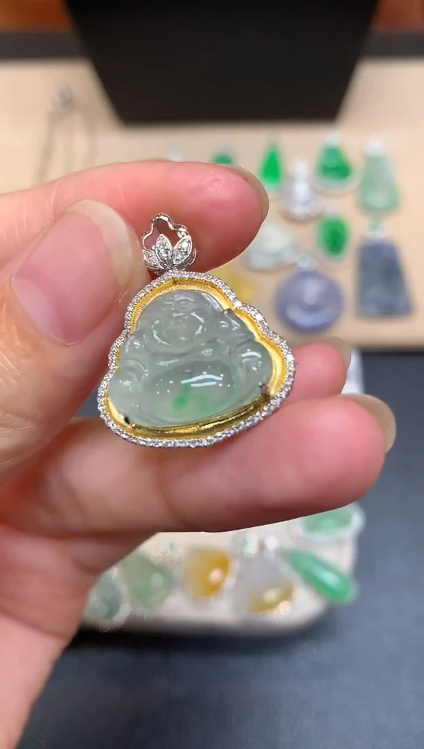 颈饰18K金镶嵌翡翠佛公【无服务费