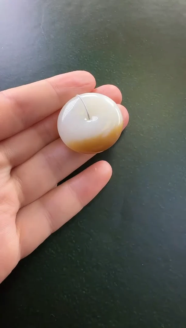 颈饰未镶嵌和田玉吊坠