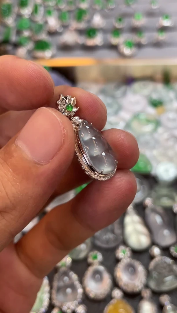 翡翠18K金镶嵌吊坠(不含链)豆子