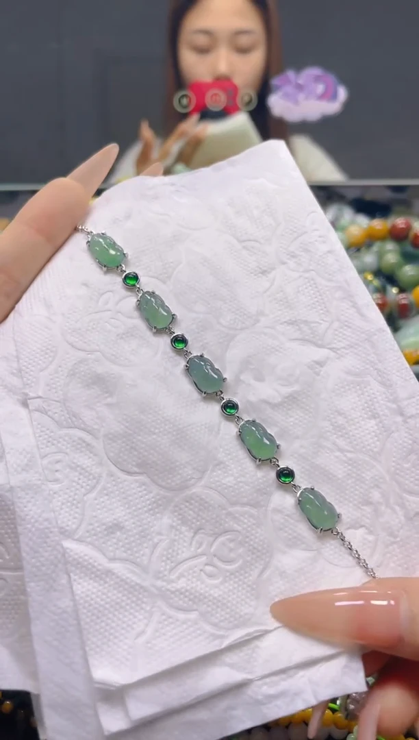 颈饰未镶嵌翡翠/F/翡翠A货，一件也是批发价
