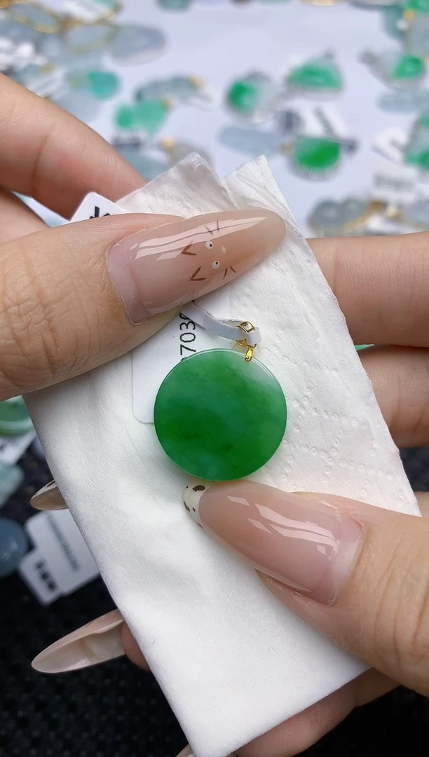 翡翠18K金镶嵌颈饰   天然翡翠A货