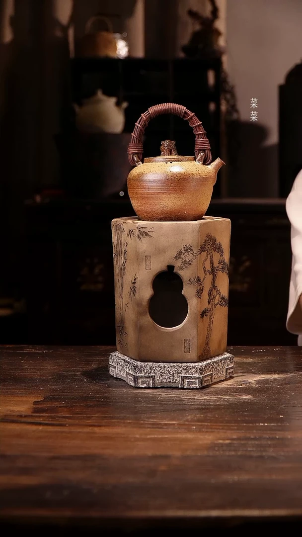 狮子提梁壶加六角雕刻炉