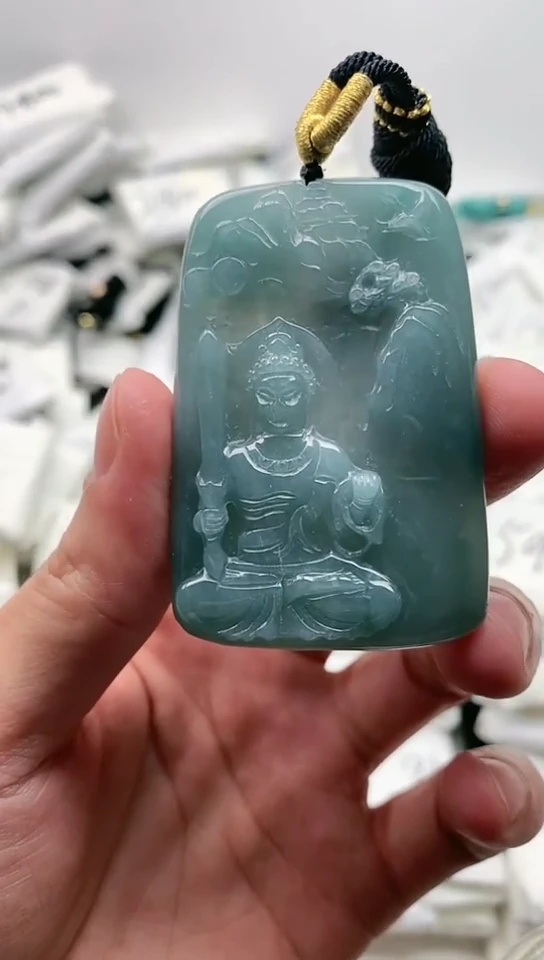 翡翠未镶嵌颈饰不动【品质一般介意慎拍】
