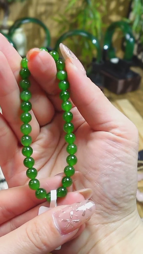 【闪购商品】和田玉手串未镶嵌俄料七坑碧玉阳绿冰底