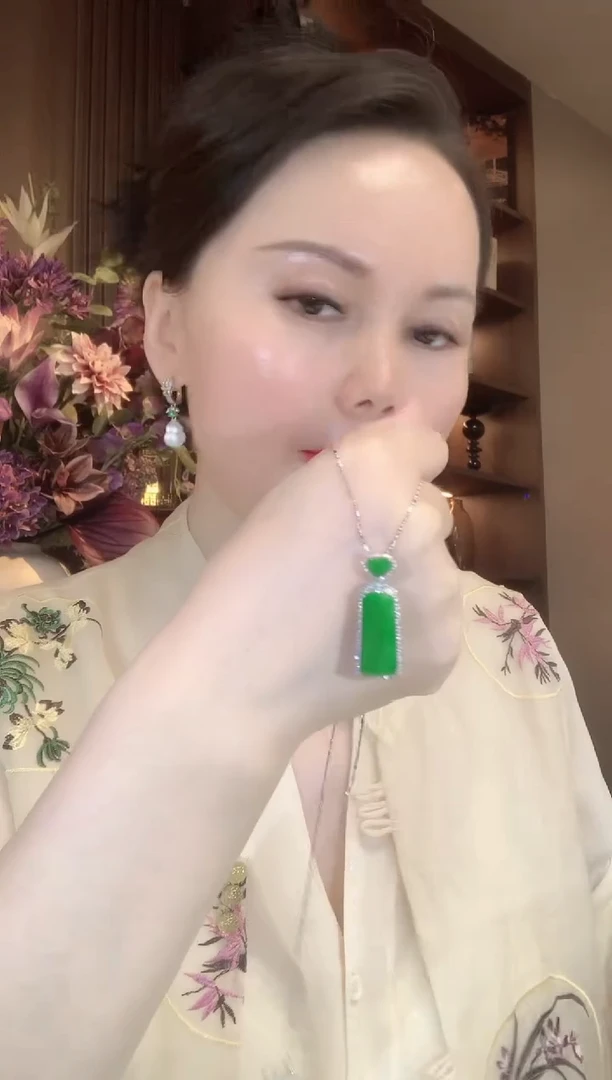 吊坠(不含链)18K金镶嵌翡翠C16
