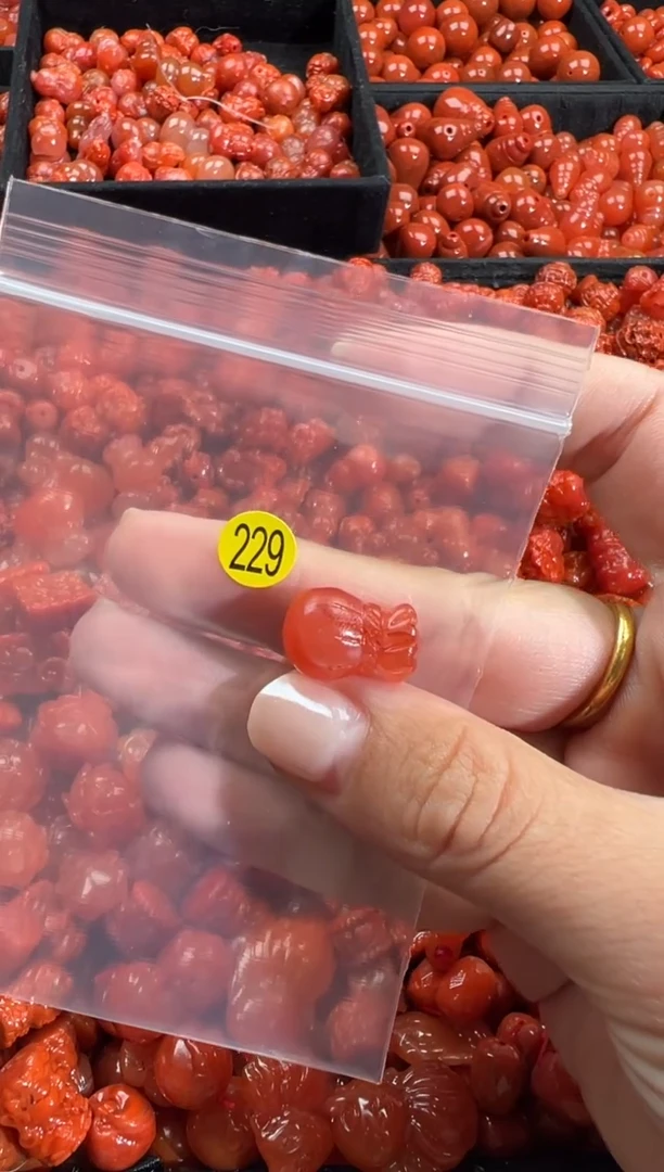 颈饰未镶嵌南红玛瑙1