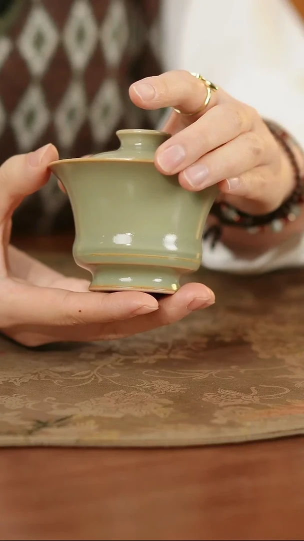 善窑厂汝窑 粉青盖碗 善款