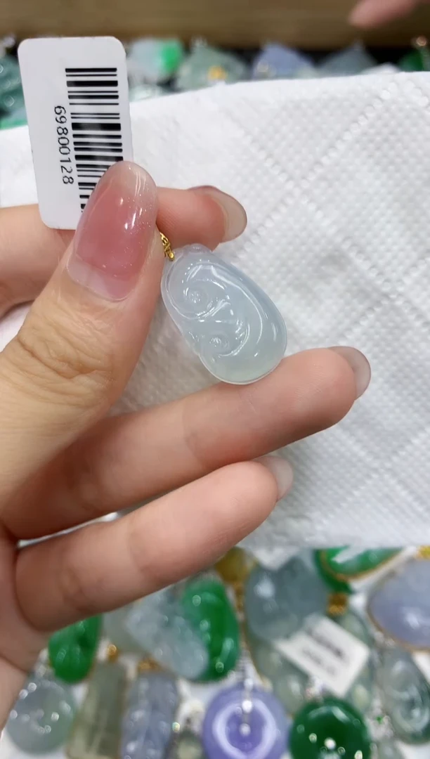 翡翠18K金镶嵌颈饰111111111111