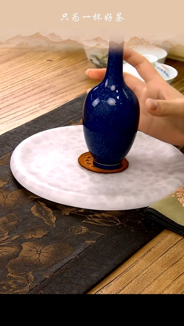 一弃斋洒蓝描金鹤首瓶