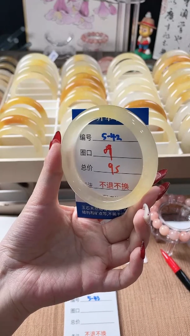 未镶嵌手镯石英质玉（金丝玉）5-42