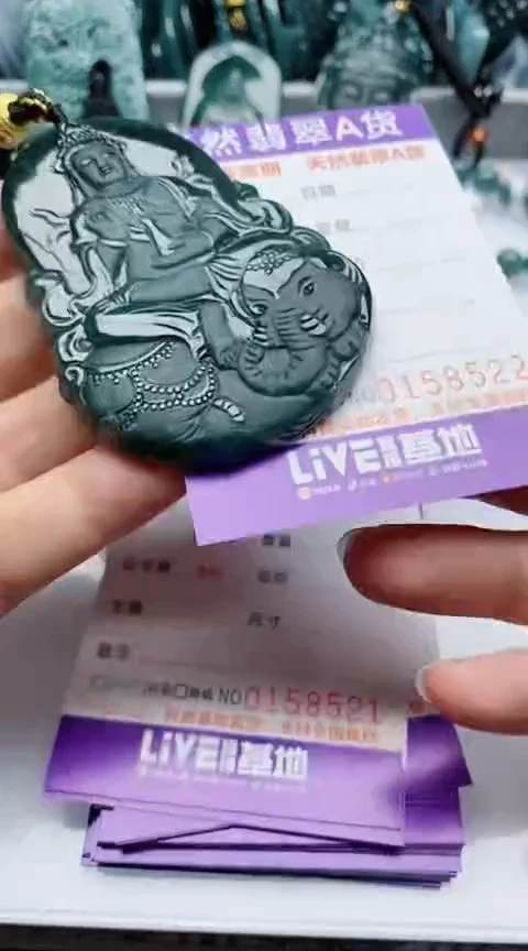 翡翠未镶嵌颈饰