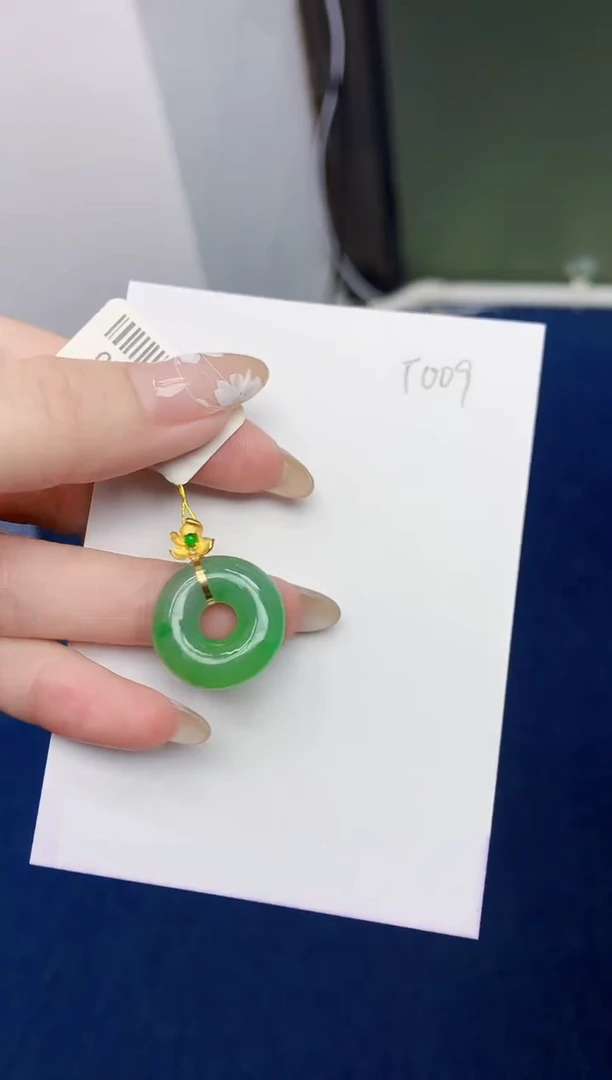 翡翠18K金镶嵌颈饰天然缅甸翡翠A货