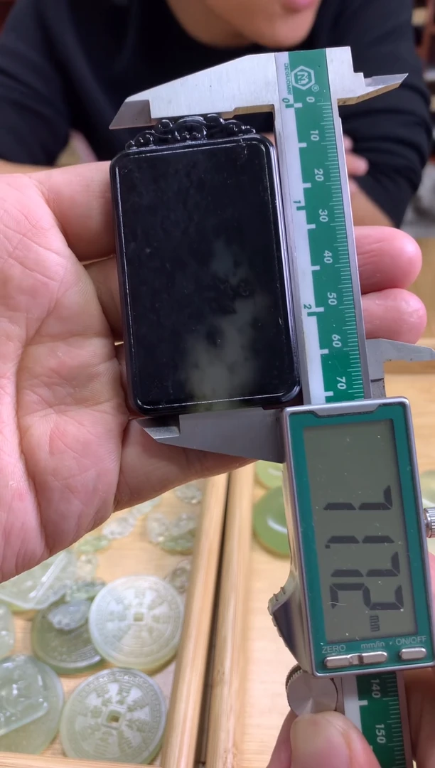 未镶嵌蛇纹石玉吊坠12