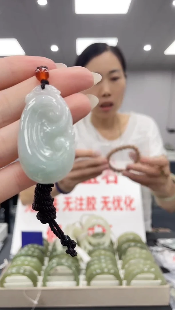 翡翠未镶嵌颈饰多样性发其一z