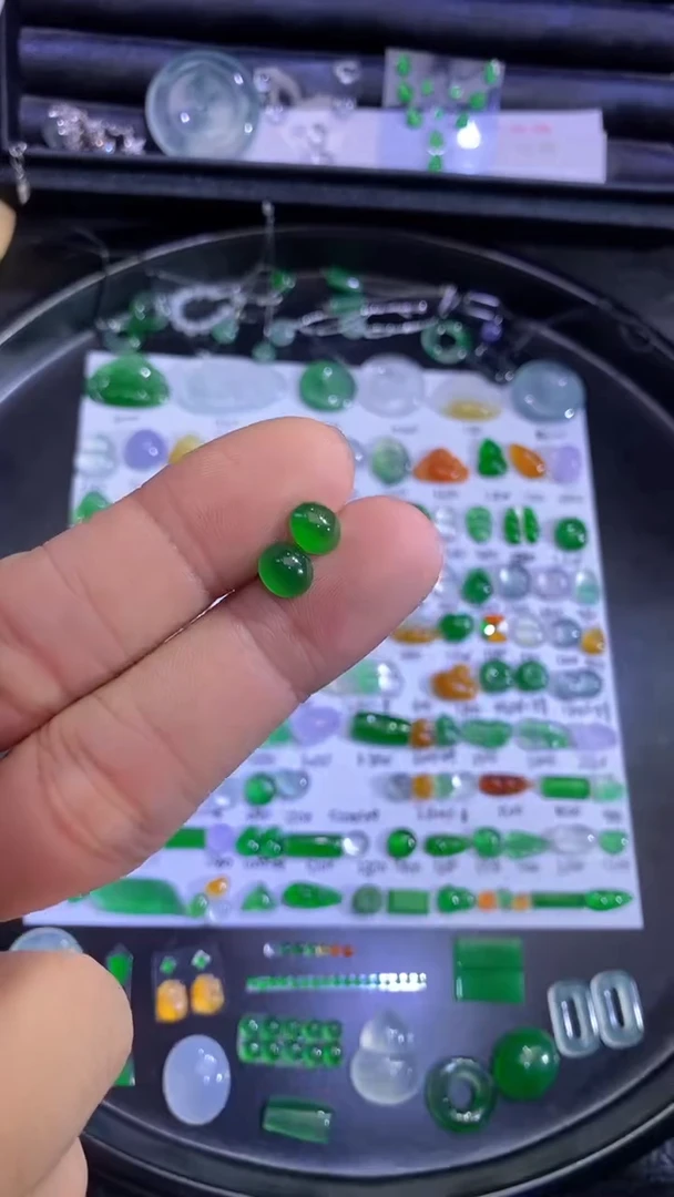 未镶嵌挂件翡翠蛋面