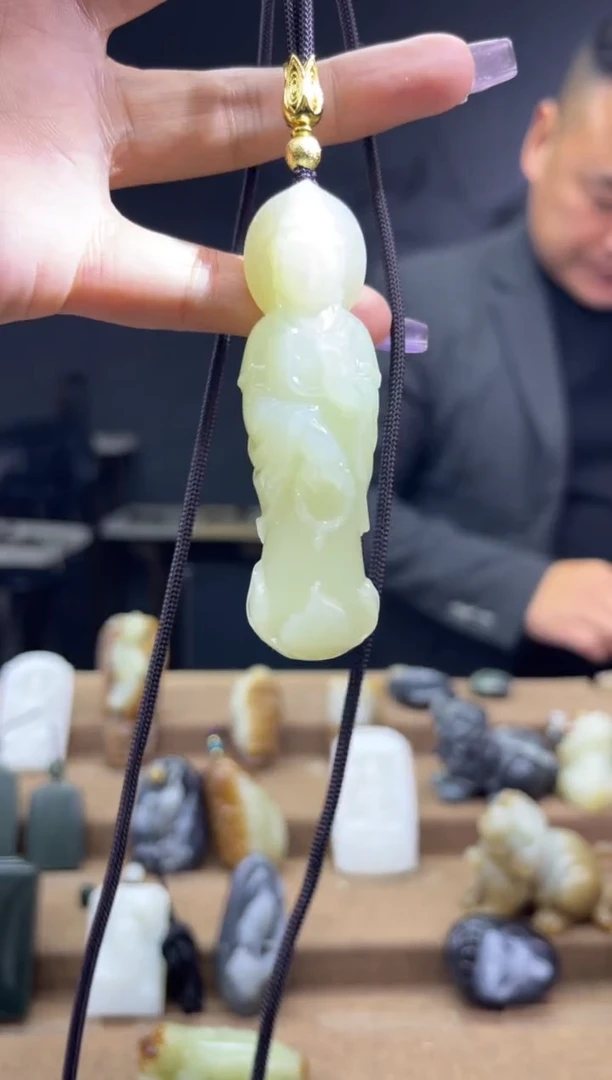 颈饰未镶嵌和田玉1