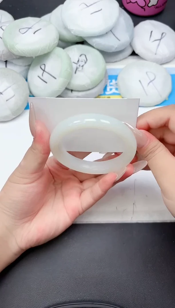 未镶嵌手镯石英质玉251-58.2