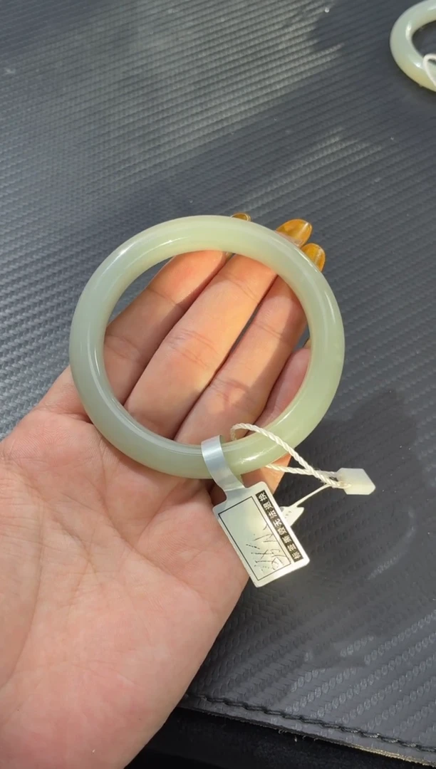 未镶嵌手镯和田玉且末近矿青白手镯55+微色差