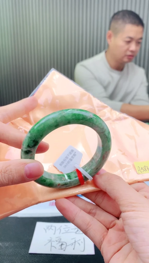 未镶嵌手镯翡翠56+