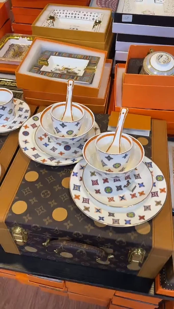杯鸿辉家品牌瓷器，京东包邮！