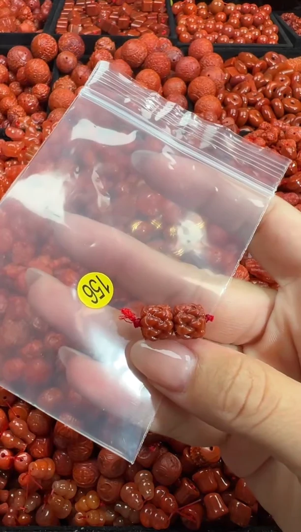 南红玛瑙未镶嵌颈饰1