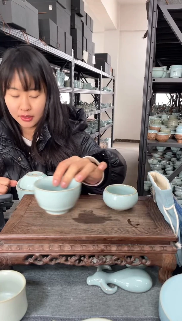 【闪购商品】其他天青雕刻莲花杯