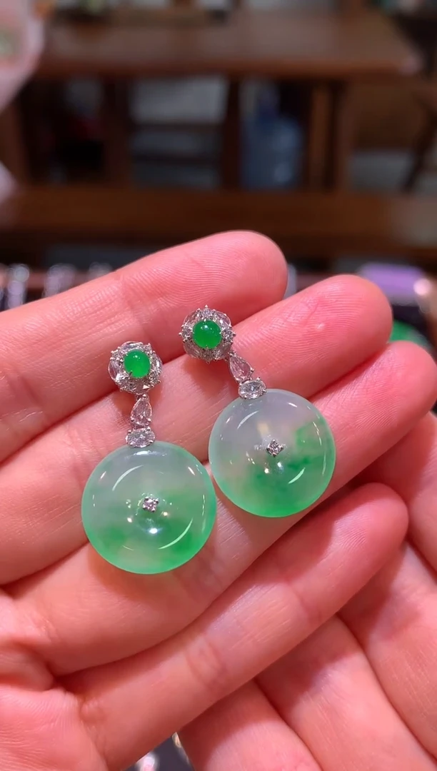 18K金镶嵌翡翠耳饰高冰金丝绿平安扣耳坠